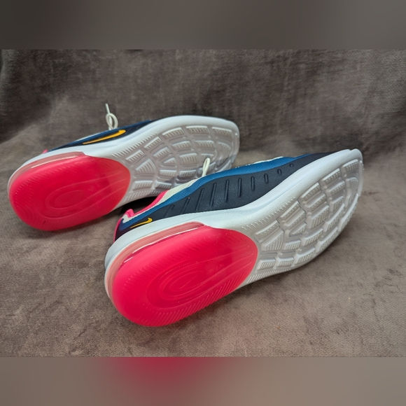 Women’s Nike Air Max size 8.5. Worn once-perfect condition - Picture 3 of 4